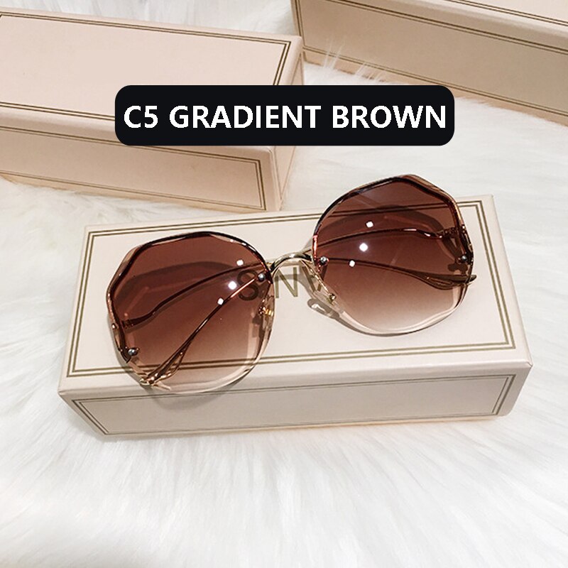 Elevate Your Look with Stylish, Oversized Square Sunglasses for Women! GRANIENT BROWN