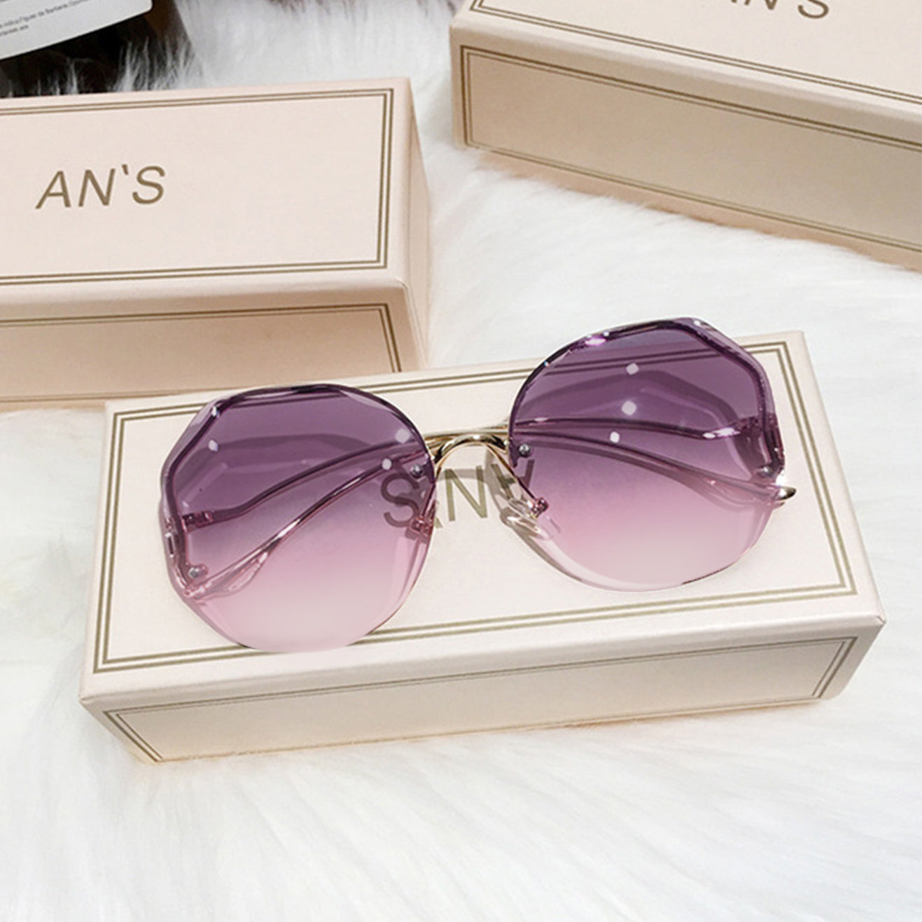 Elevate Your Look with Stylish, Oversized Square Sunglasses for Women! GRANIENT PURPLE