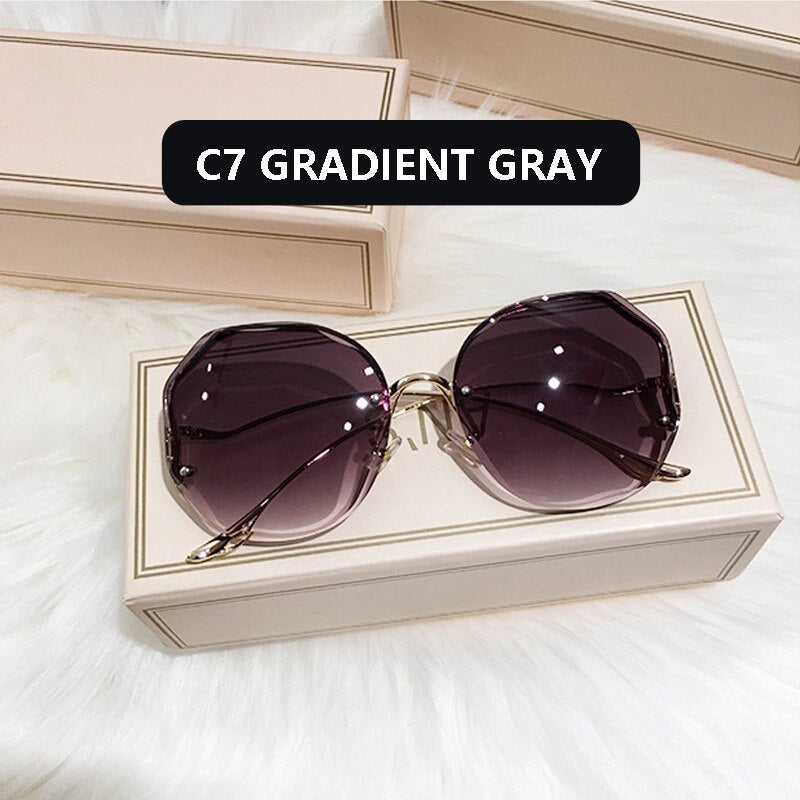 Elevate Your Look with Stylish, Oversized Square Sunglasses for Women!