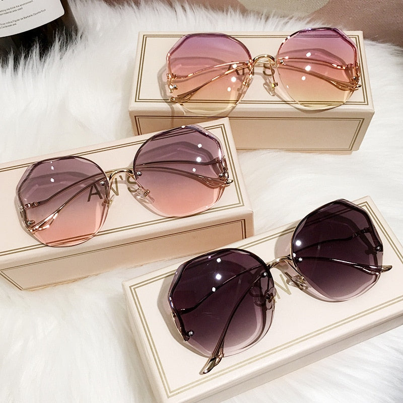 Elevate Your Look with Stylish, Oversized Square Sunglasses for Women!