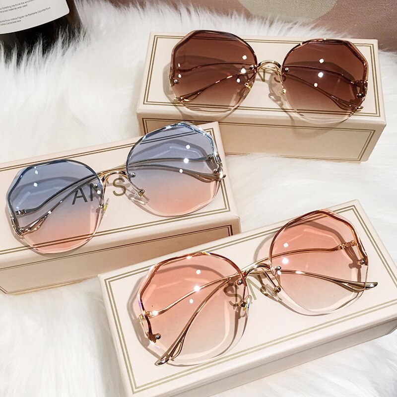 Elevate Your Look with Stylish, Oversized Square Sunglasses for Women!