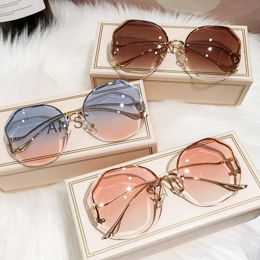 Elevate Your Look with Stylish, Oversized Square Sunglasses for Women!